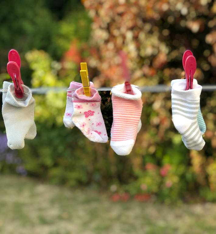Faut-il laver les vêtements de bébé avant la naissance ?